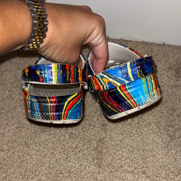 CROCS Multicolor Graphic Clogs - Picture 6 of 7